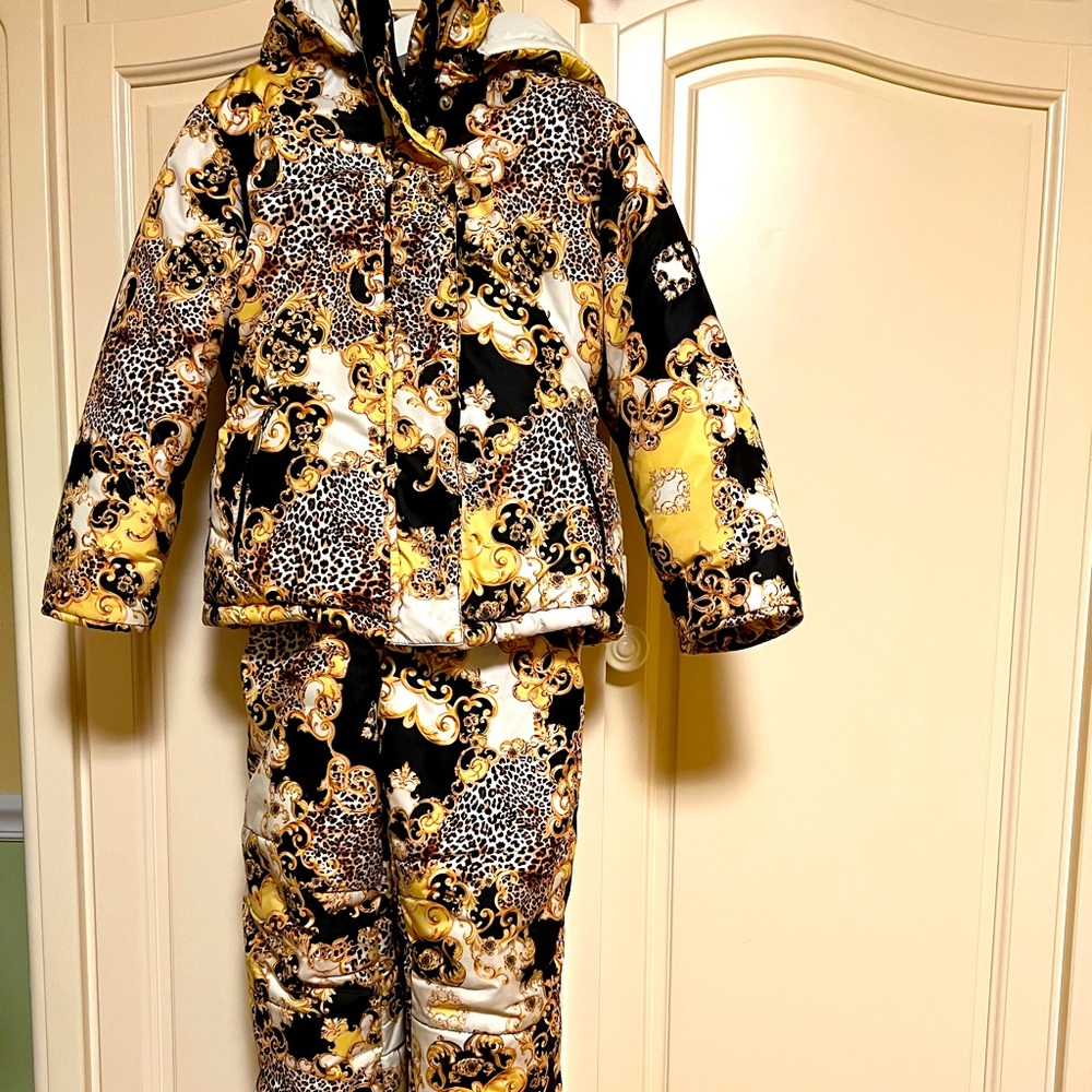 Girls 2 pieces snowsuit set , good condition by European brand Pilguni